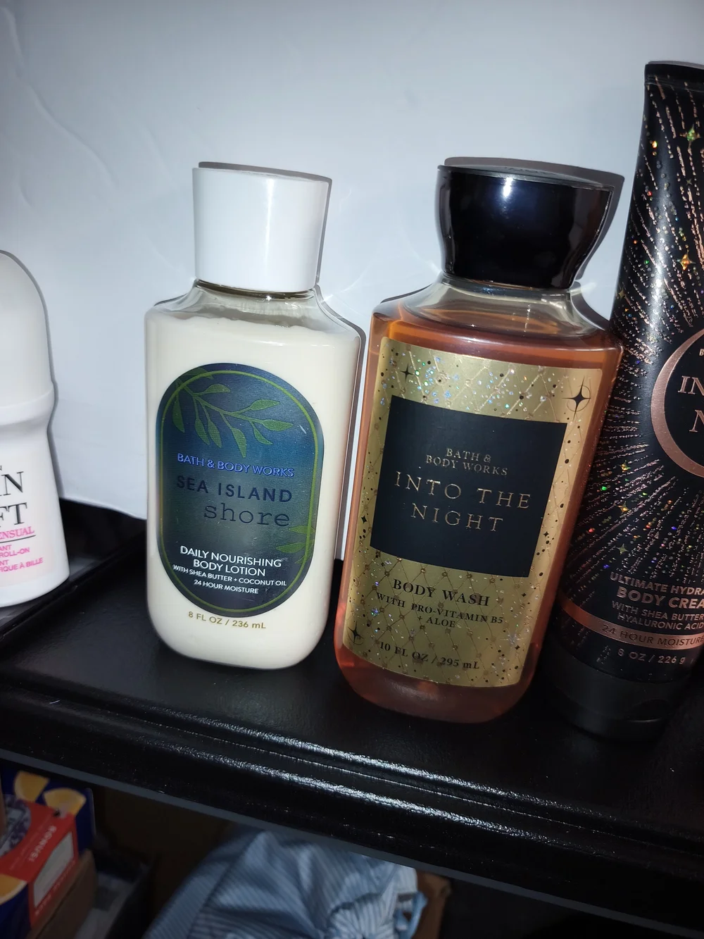 Dove Rejuvenating Pomegranate & Hibiscus Body Wash - White & Pink